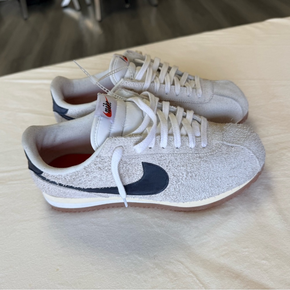 This is a Nike Cortez Vintage in Summit
White/Muslin/Gum Medium Brown/Black